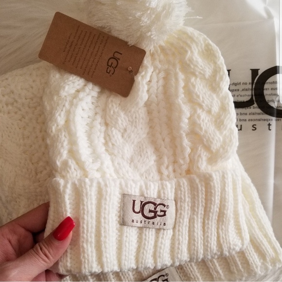 UGG Accessories - Last 1•🎁UGG Australia Knit Scarf Pom Hat Set